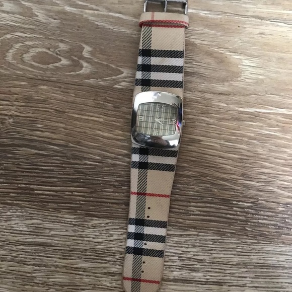 Burberry watch authentic - Picture 3 of 4